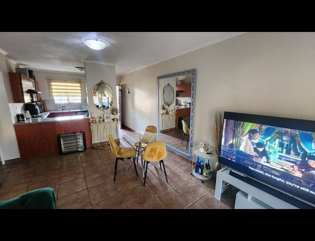 2 BEDROOM TOWNHOUSE FOR SALE IN CASTLEVIEW